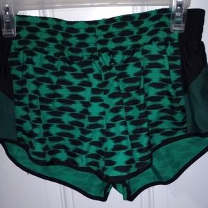 Nike Size M Dry Fit athletic Shorts in Green and Black